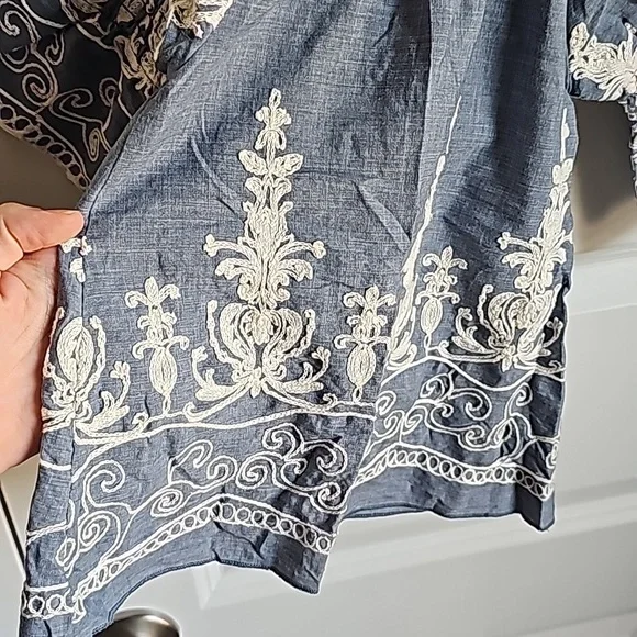 Embroidered Shirt With Flare Sleeves in Kids Size 2t EUC - Picture 3 of 6